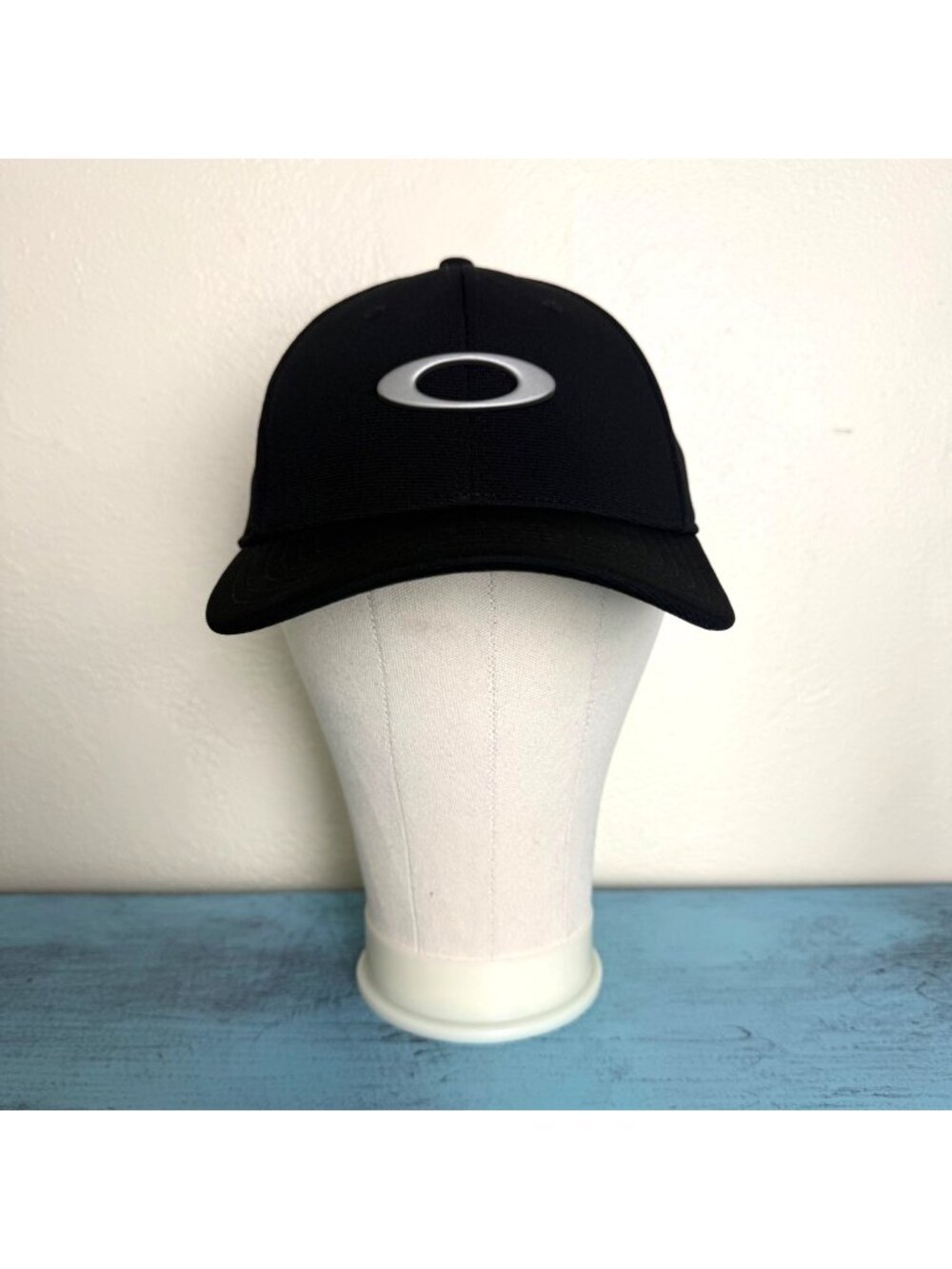 Vintage Oakley 'Tincan' Black Hat w/ Silver Logo - Classic Low Flex Fit Sz S/M